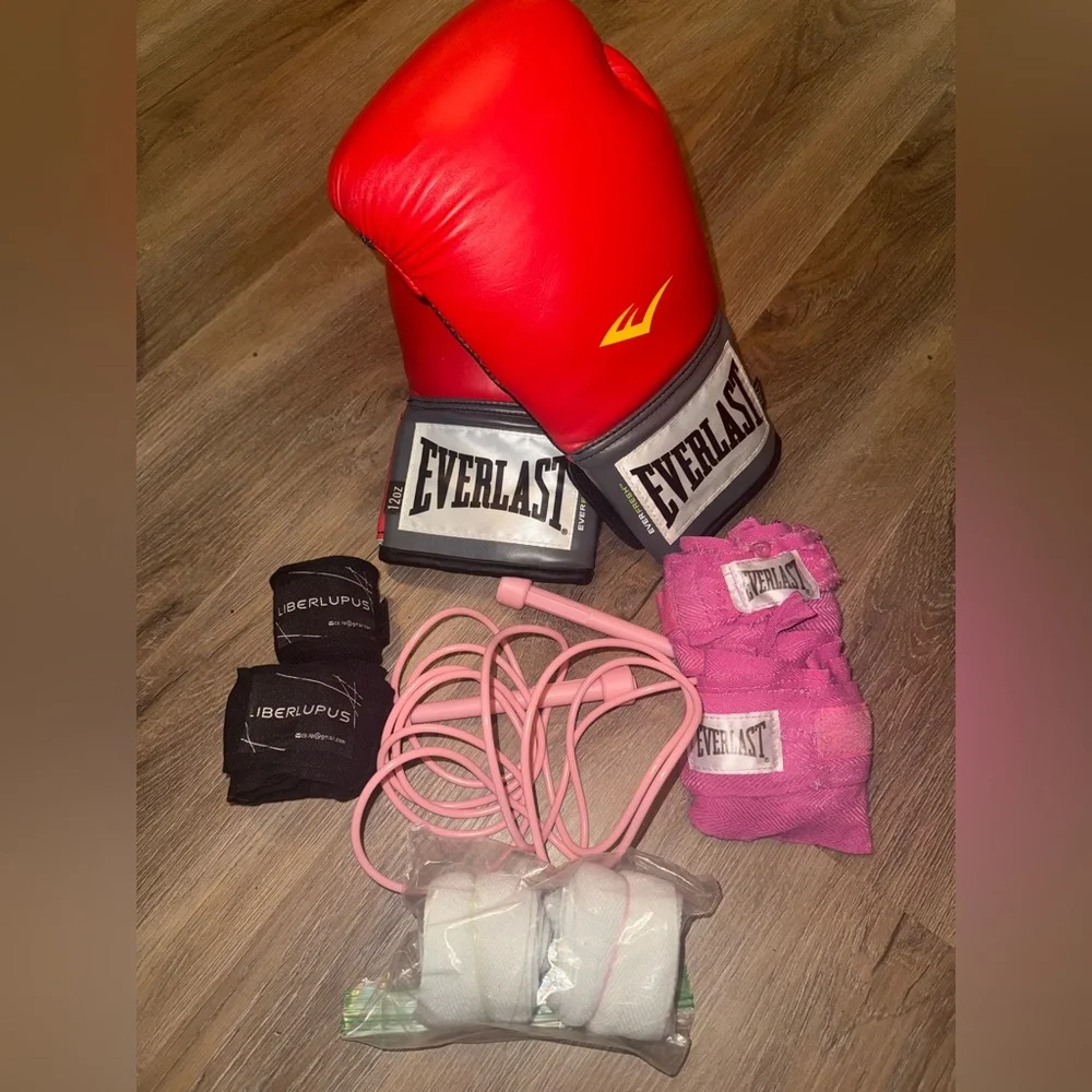 Everlast Pro Style Elite Training Gloves Red 12 oz Boxing Workout Gloves BUNDLE - Picture 13 of 16